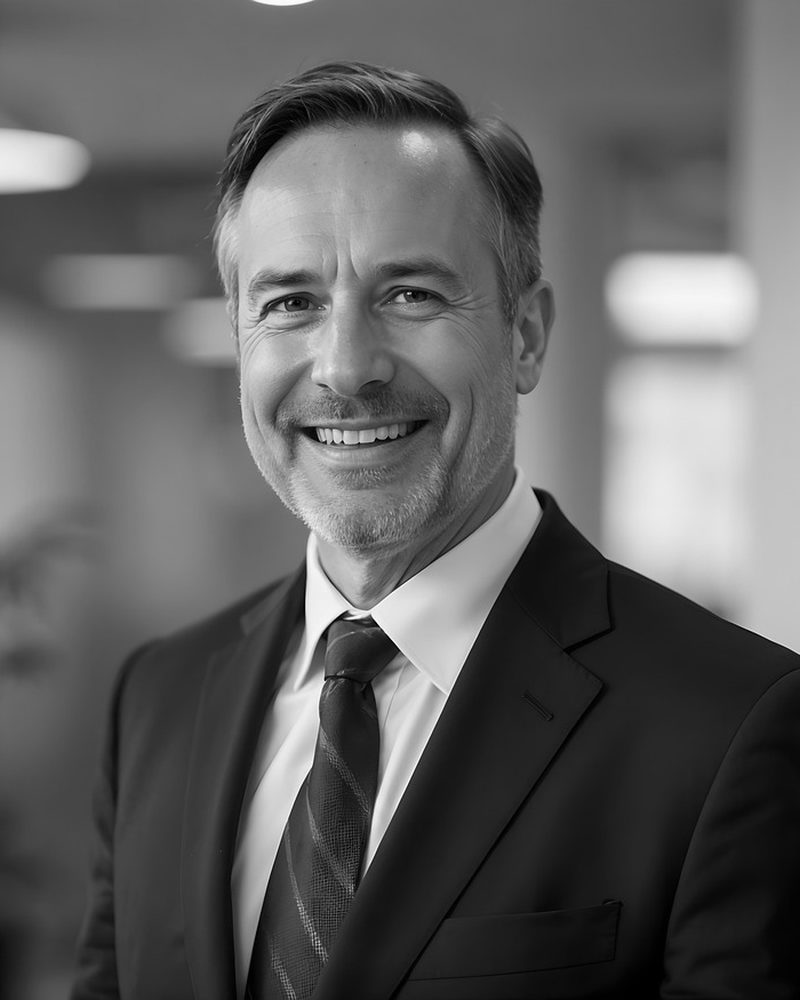 Portrait of the program management partner